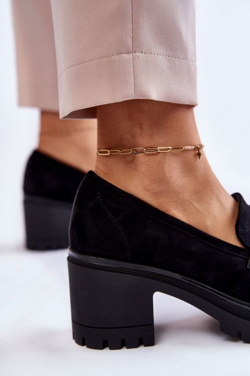 Suède schoenen met hakken in de kleur...