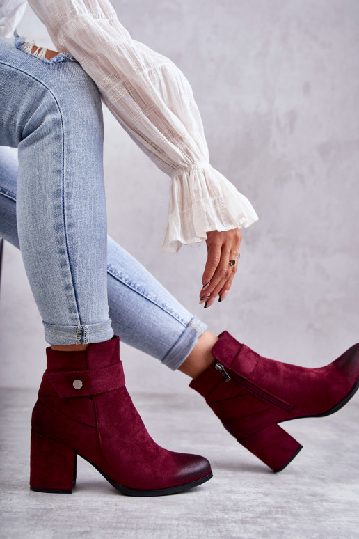 Rode suède laarzen voor dames Rode suède laarzen voor dames