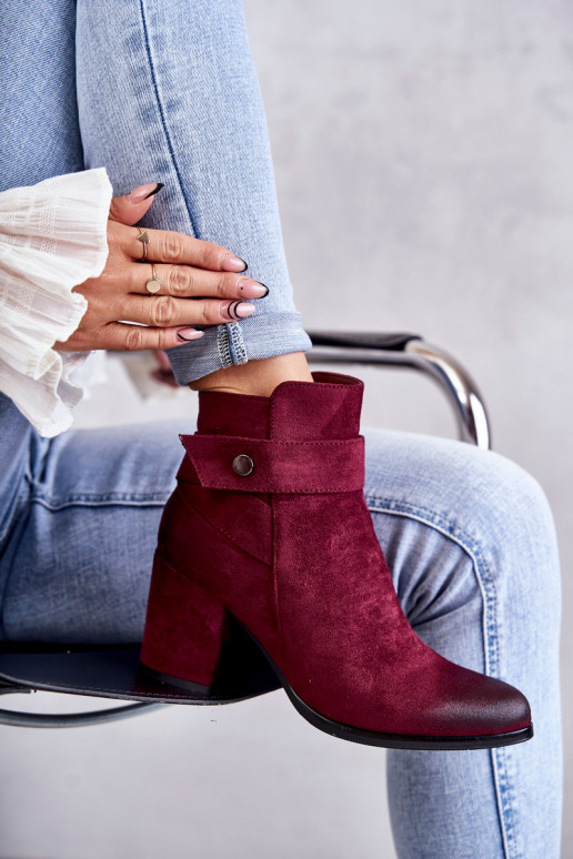 Rode suède laarzen voor dames Rode suède laarzen voor dames