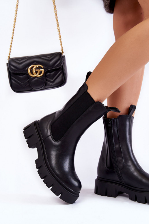 Dikke laarsjes met plateau in zwart... Dikke laarsjes met plateau in zwart...