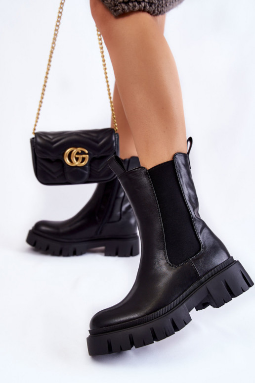 Dikke laarsjes met plateau in zwart... Dikke laarsjes met plateau in zwart...