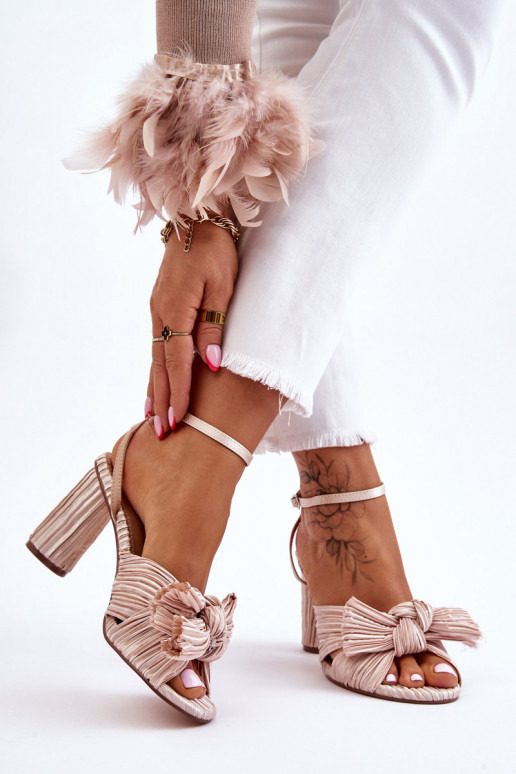 Callum hoge hakken met linten in ivoor