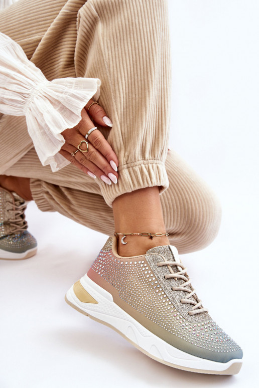 Glanzende sneakers met sprankelende...