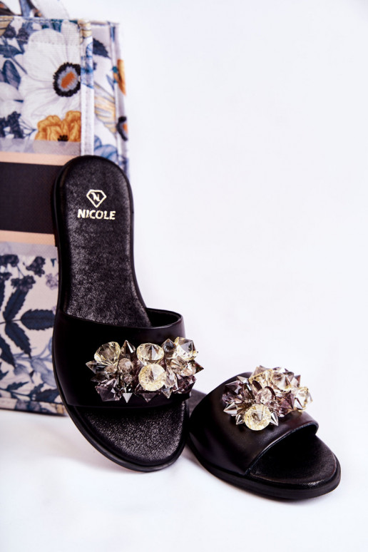 Zwarte pantoffels Nicole met ornamenten Zwarte pantoffels Nicole met ornamenten