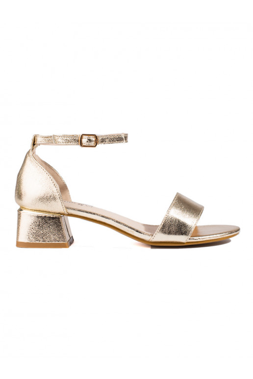 Sandalen in gouden kleur met een hak... Sandalen in gouden kleur met een hak...