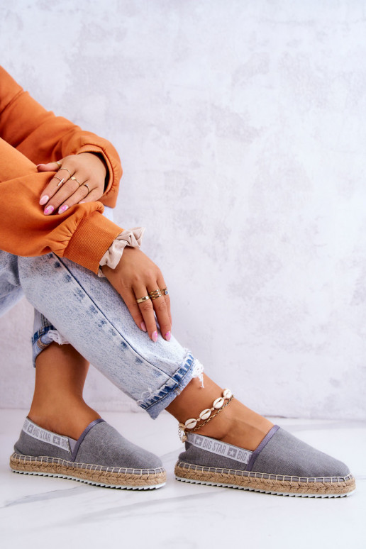 Stoffen espadrilles in een opvallende... Stoffen espadrilles in een opvallende...