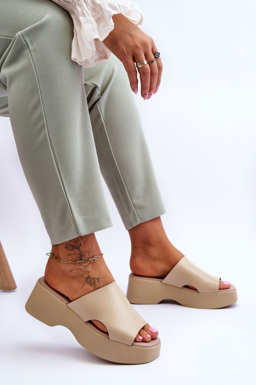 Zandkleurige damespantoffels Lucami... Zandkleurige damespantoffels Lucami...