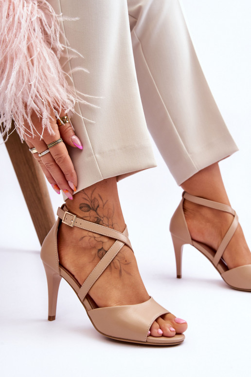 Hoge hakken met dunne hakken beige... Hoge hakken met dunne hakken beige...