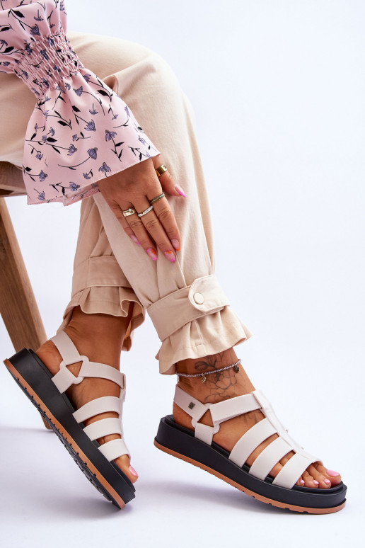 Sandalen met zelfklevende sluitingen... Sandalen met zelfklevende sluitingen...