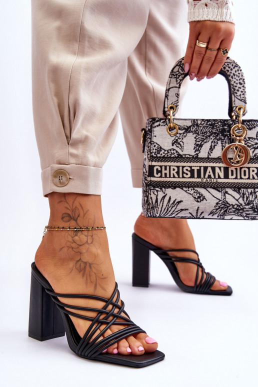 exemplaar van Slippers met hak en... exemplaar van Slippers met hak en...