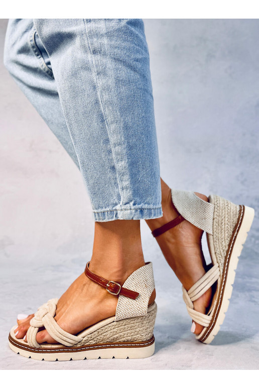 Sandalen met een platform beige kleur...