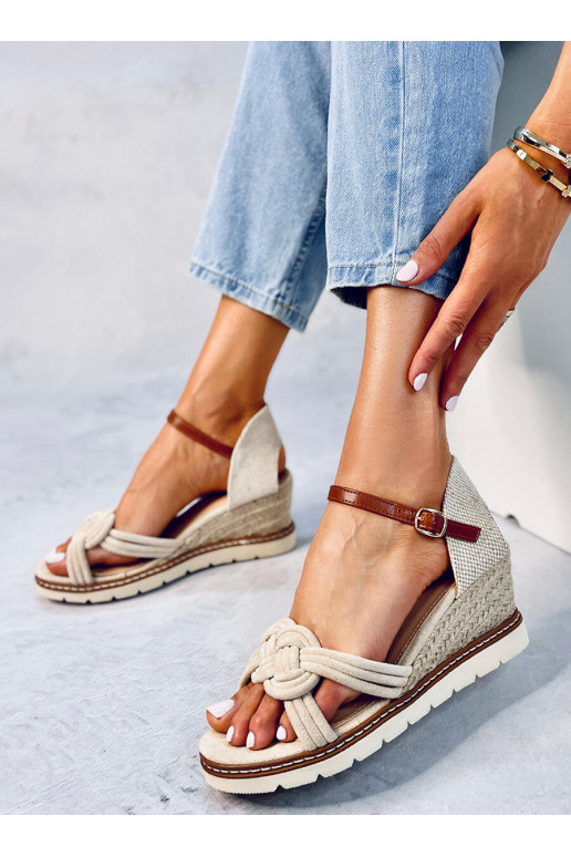Sandalen met een platform beige kleur...