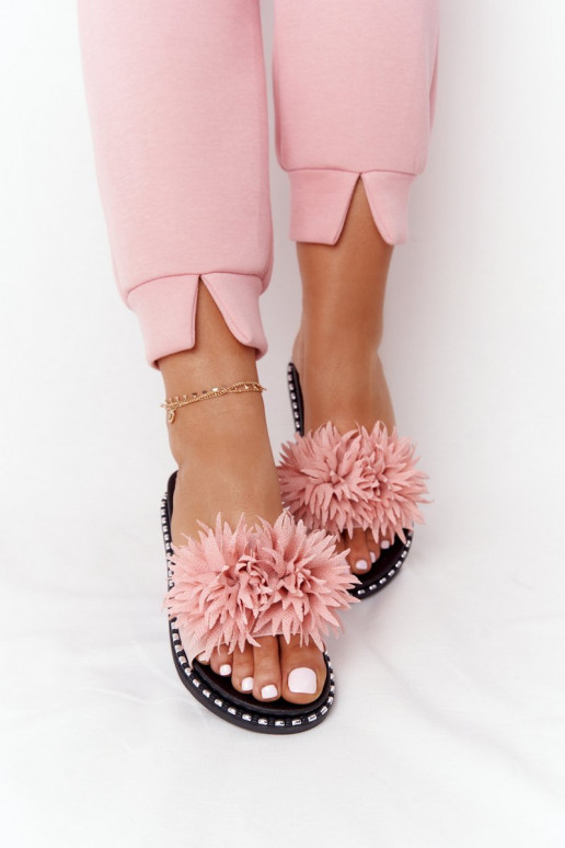Roze rubberen pantoffels met klinknagels Roze rubberen pantoffels met klinknagels