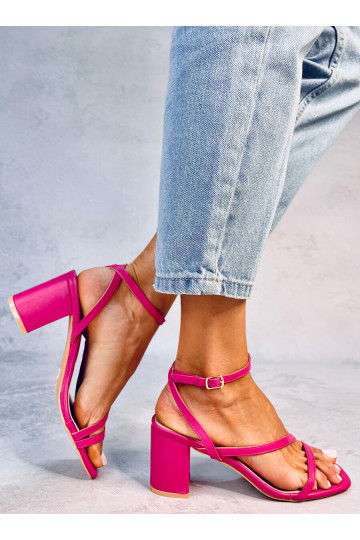 Roze stijlvolle sandalen... 2