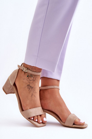 Beige schoenen met een lage...
