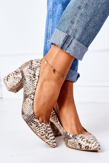 Schoenen van gouden kleur met slangenpatronen 2