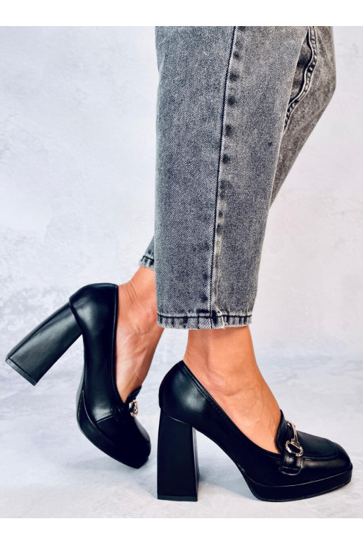 Een stijlvolle schoen met dikke hak...