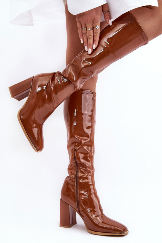 Gelakte leren schoenen op de hak... Gelakte leren schoenen op de hak...