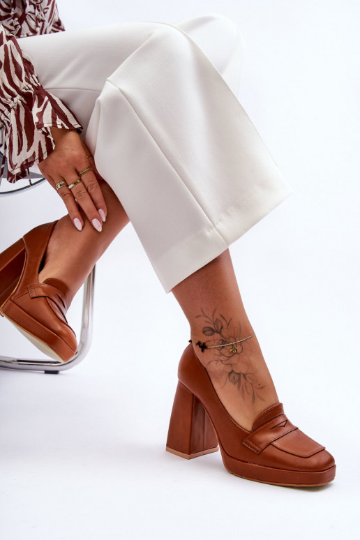 Stijlvolle schoenen met brede hak,... Stijlvolle schoenen met brede hak,...