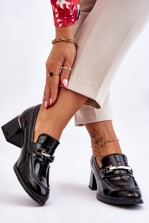 Gelakte schoenen in de kleur zwart...