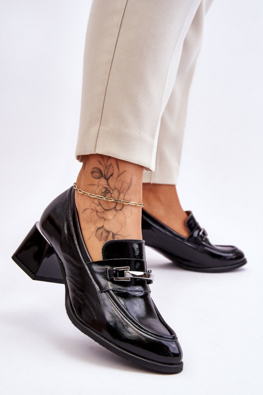 Gelakte schoenen in de kleur zwart...