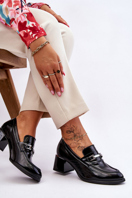 Gelakte schoenen in de kleur zwart...