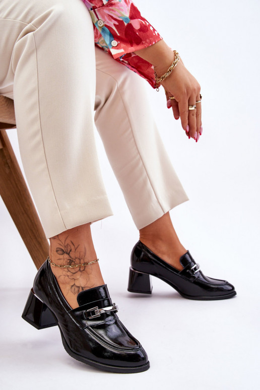 Gelakte schoenen in de kleur zwart...