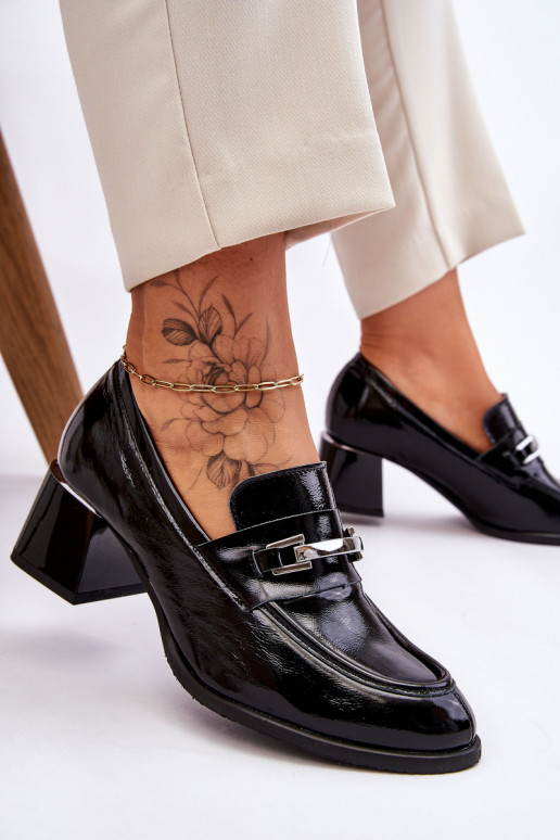 Gelakte schoenen in de kleur zwart...