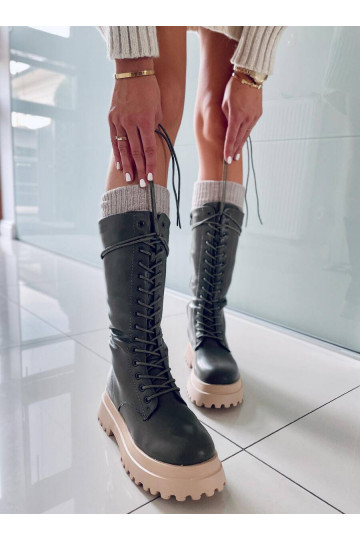 Lange laarzen met veters... 2