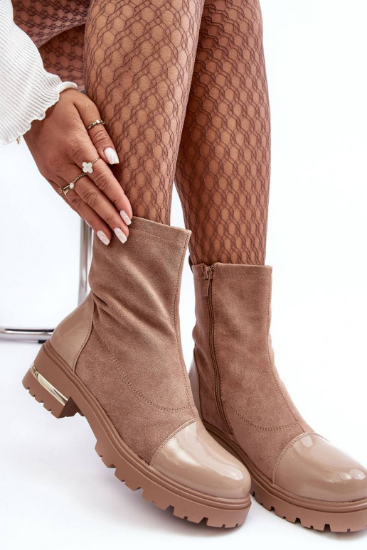 Laarzen van klassiek model met brede... Laarzen van klassiek model met brede...