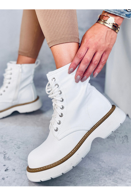 Laarzen met veters in witte kleur...