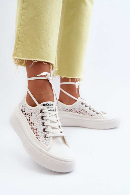 Vrijetijdsschoenen met kantmotieven... Vrijetijdsschoenen met kantmotieven...