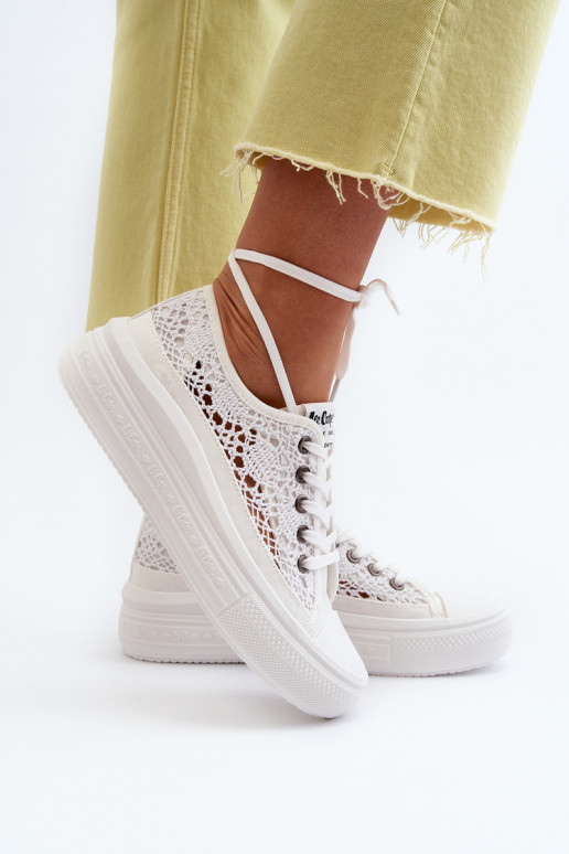 Vrijetijdsschoenen met kantmotieven... Vrijetijdsschoenen met kantmotieven...