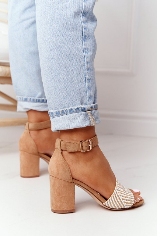 Sandalen met hak lichtbruine kleur...