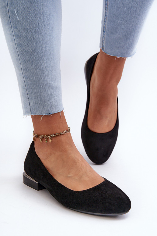 Zwart suède damesschoenen met lage... Zwart suède damesschoenen met lage...