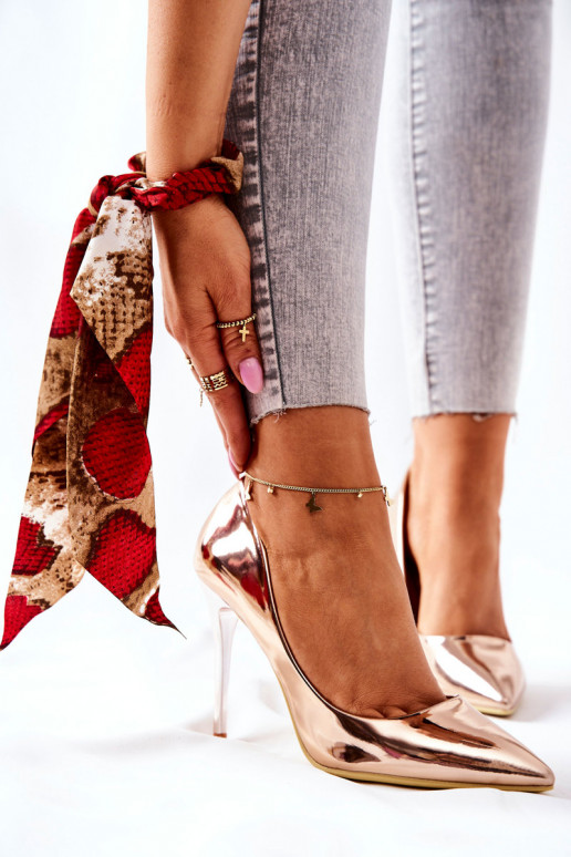 Elegante schoenen met hoge hakken met... Elegante schoenen met hoge hakken met...