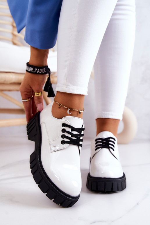 Modieuze schoenen met lakeffect La.Fi... Modieuze schoenen met lakeffect La.Fi...