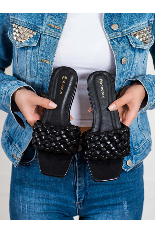 Slippers gemaakt van eco-leer Slippers gemaakt van eco-leer