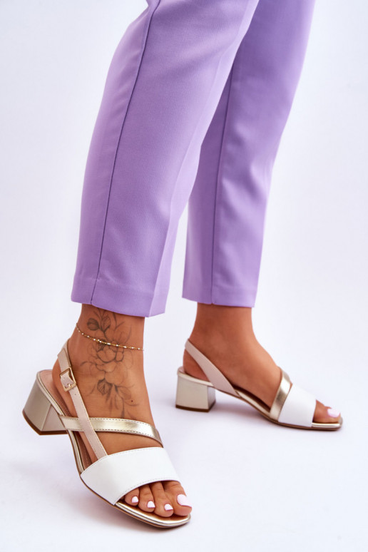 Elegante sandalen met hoge hak in de... Elegante sandalen met hoge hak in de...