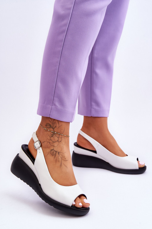 Witte sandalen van Sergio Leone met... Witte sandalen van Sergio Leone met...