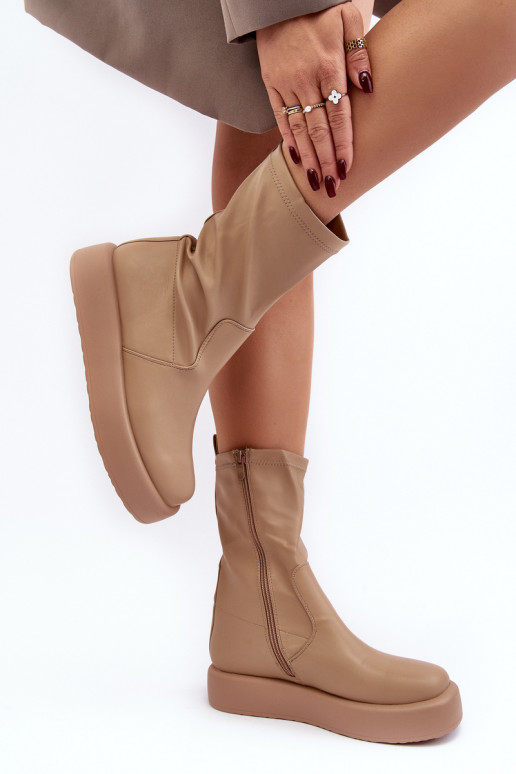 Laarzen met een platform beige kleur... Laarzen met een platform beige kleur...