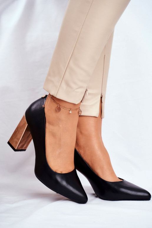 Schoenen van klassiek model met...