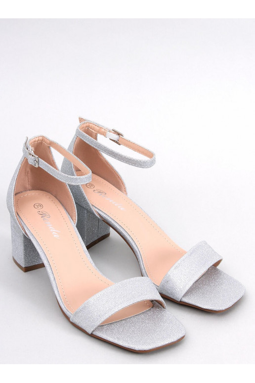 Glanzende schoenen in grijze kleur Glanzende schoenen in grijze kleur