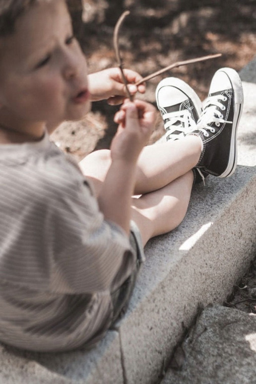 Kinderschoenen met zwarte zolen