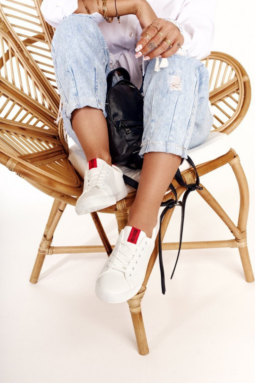 Natuurlijk leren sneakers met decoratieve strepen BIG STAR DD274685 witte kleur Natuurlijk leren sneakers met decoratieve strepen BIG STAR DD274685 witte kleur