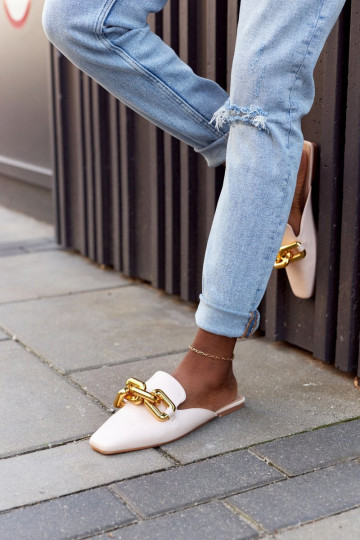 Call On Me sandalen met ketting in beige