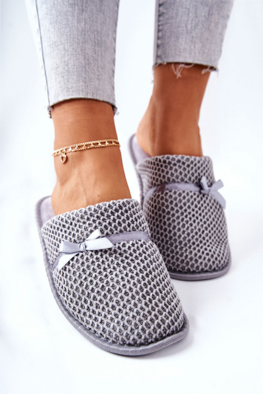 Slippers met linten grijze kleur Evira Slippers met linten grijze kleur Evira