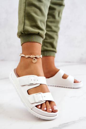 Corina rubberen pantoffels met gespen in witte kleur