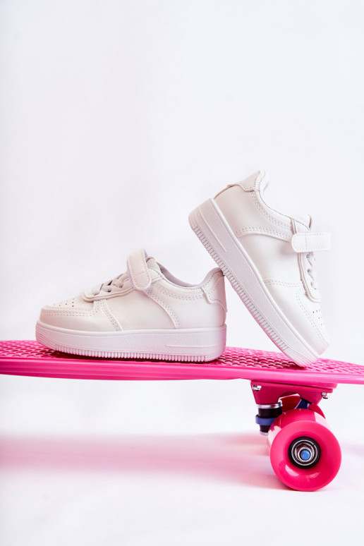 Kindersportschoenen met zelfklevende sluitingen in de kleur wit Elike Kindersportschoenen met zelfklevende sluitingen in de kleur wit Elike