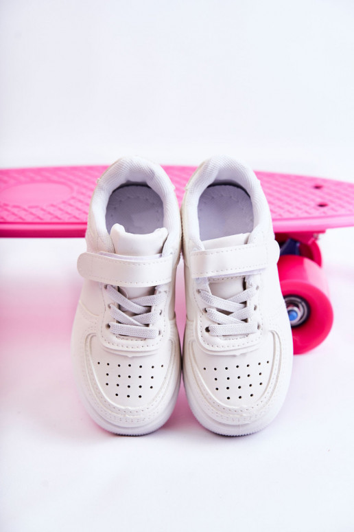 Kindersportschoenen met zelfklevende sluitingen in de kleur wit Elike Kindersportschoenen met zelfklevende sluitingen in de kleur wit Elike